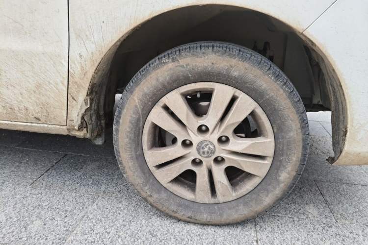 Used JAC Refine M3 2016 IKEA Edition 1.6L Luxury Smart Model Right Front Wheel Hub