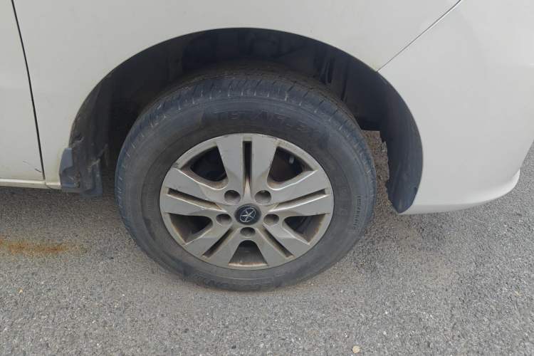Used JAC Refine M3 2016 IKEA Edition 1.6L Luxury Smart Model Right Front Wheel Hub