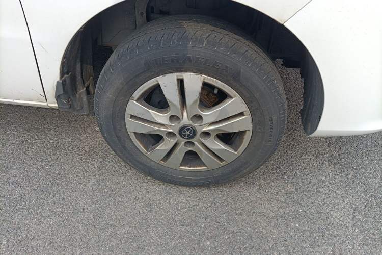 Used JAC Refine M3 2016 IKEA Edition 1.6L Luxury Smart Model Right Front Wheel Hub