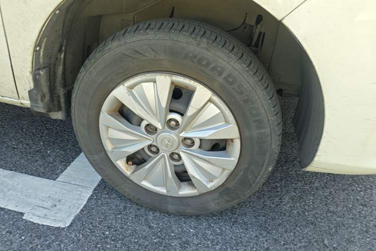 Used JAC Refine M3 2016 IKEA Edition 1.6L Luxury Model Right Front Wheel Hub