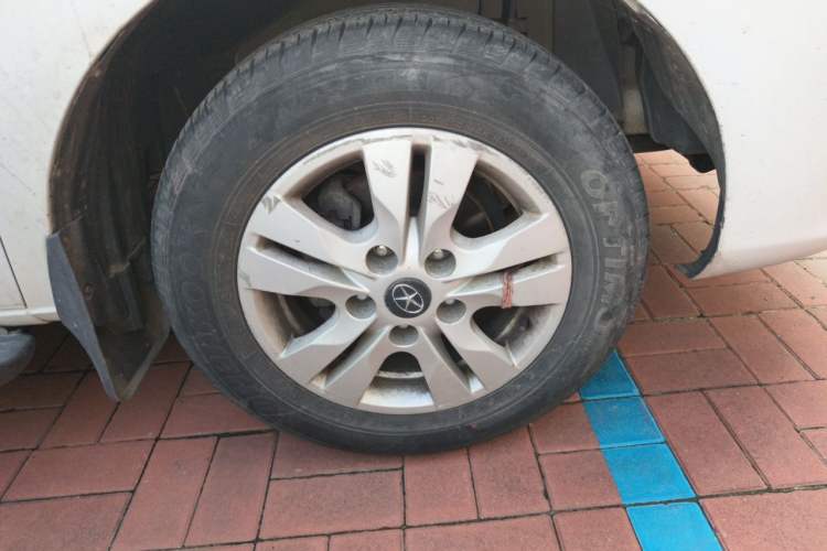 Used JAC Refine M3 2016 IKEA Edition 1.6L Luxury Model Right Front Wheel Hub