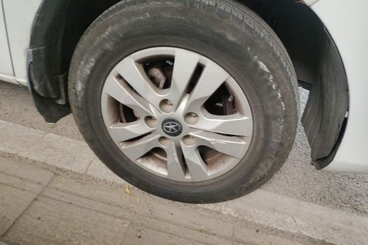 Used JAC Refine M3 2016 IKEA Edition 1.6L Luxury Smart Model Right Front Wheel Hub