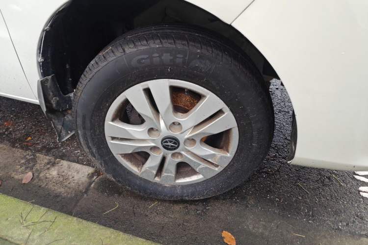 Used JAC Refine M3 2016 IKEA Edition 1.6L Luxury Smart Model Right Front Wheel Hub