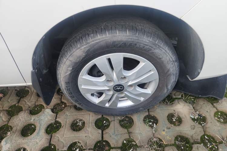 Used JAC Refine M3 2016 IKEA Edition 1.6L Luxury Smart Model Right Front Wheel Hub