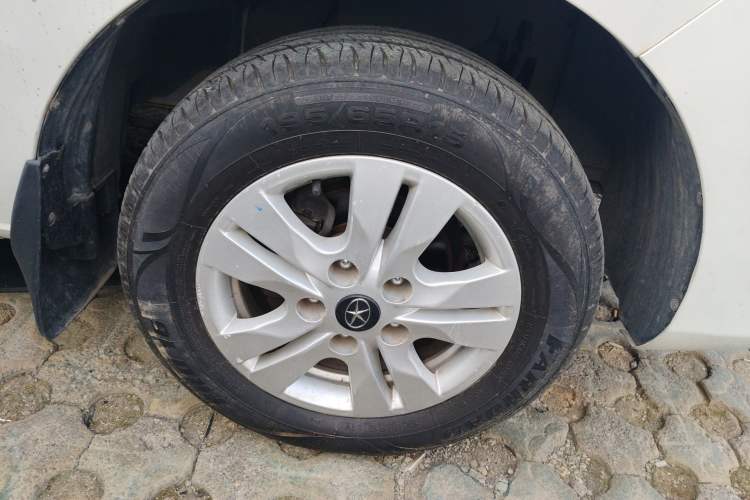 Used JAC Refine M3 2016 IKEA Edition 1.6L Luxury Smart Model Right Front Wheel Hub