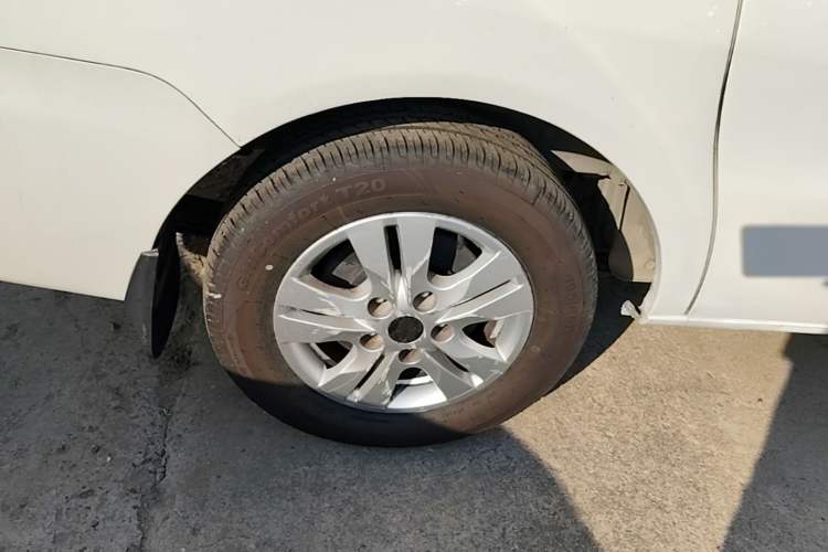 Used JAC Refine M3 2016 IKEA Edition 1.6L Luxury Smart Model Right Rear Wheel Hub