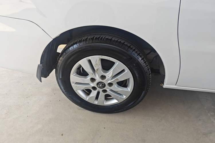 Used JAC Refine M3 2016 IKEA Edition 1.6L Luxury Smart Model Right Rear Wheel Hub