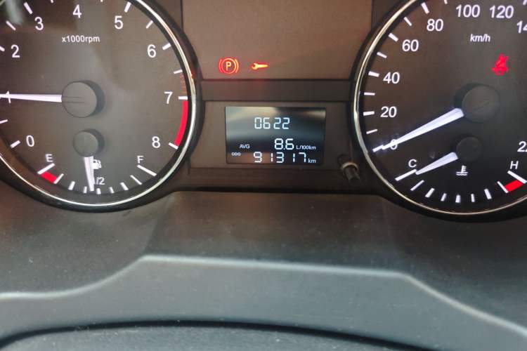 Used JAC Refine M3 2017 IKEA Edition 2.0L Luxury Smart Model Odometer Close Up