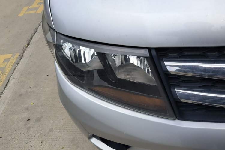 Used JAC Refine M3  Right Front Headlight