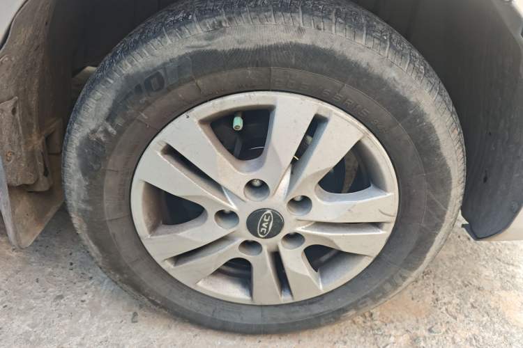 Used JAC Refine M3 2017 IKEA Edition 2.0L Luxury Smart Model Right Front Wheel Hub