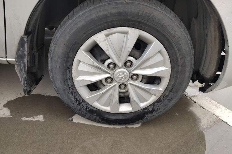 Used JAC Refine M3  Right Front Wheel Hub