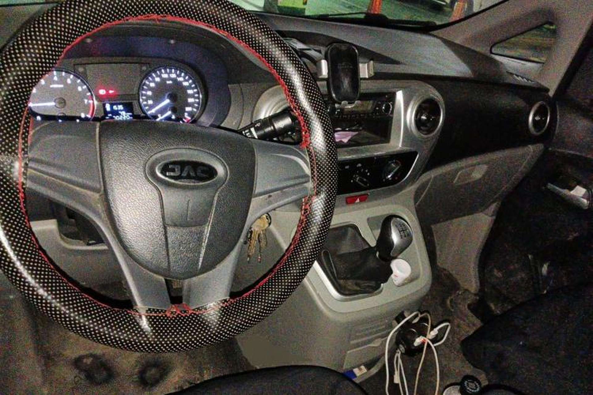 Used JAC Refine M3 2018 1.6L Express Edition 5-seater Center Console