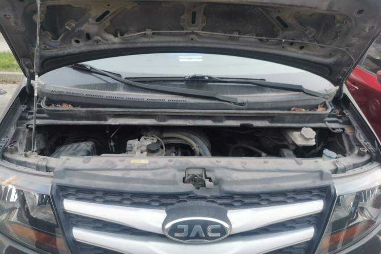 Used JAC Refine M3 2018 1.6L Express Edition 7-Seater Engine Bay