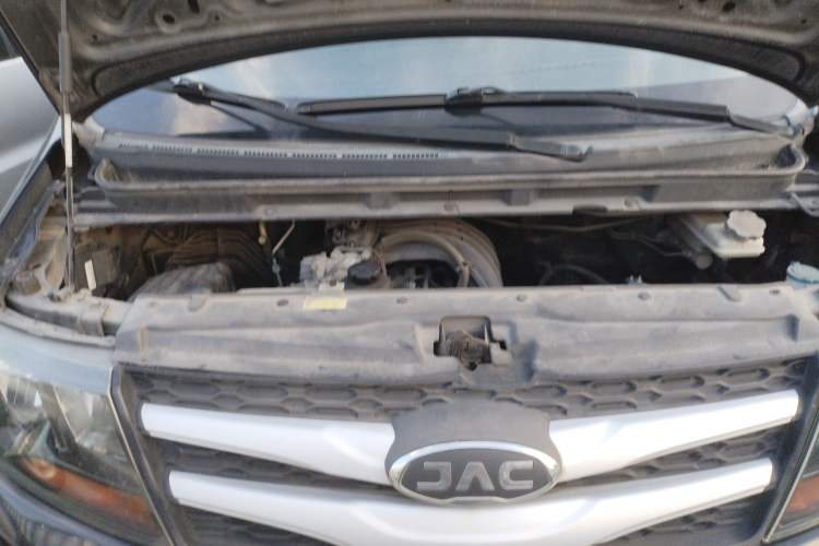 Used JAC Refine M3 2018 1.6L Express Edition 7-Seater Engine Bay