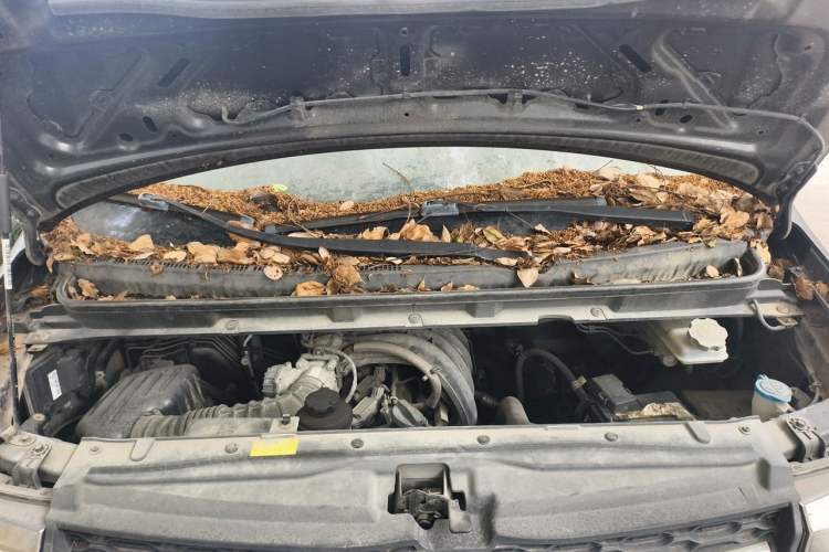 Used JAC Refine M3 2018 1.6L Express Edition 7-Seater Engine Bay