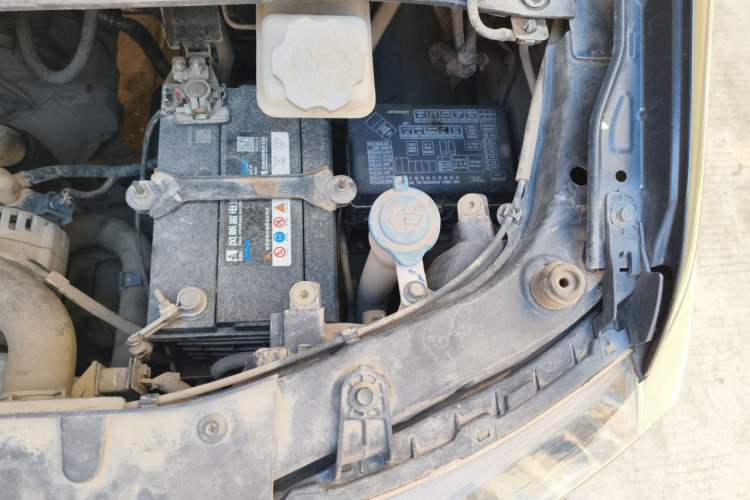 Used JAC Refine M3 2018 1.6L Express Edition 7-Seater Engine Bay Left