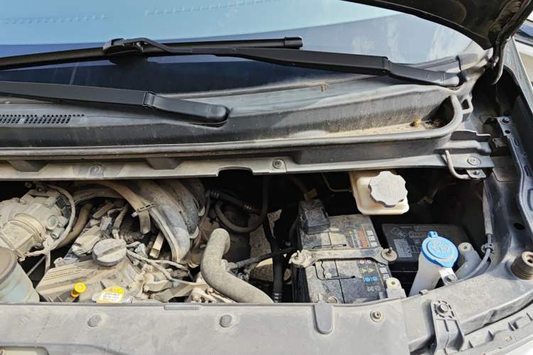 Used JAC Refine M3 2018 1.6L Express Edition 7-Seater Engine Bay Left