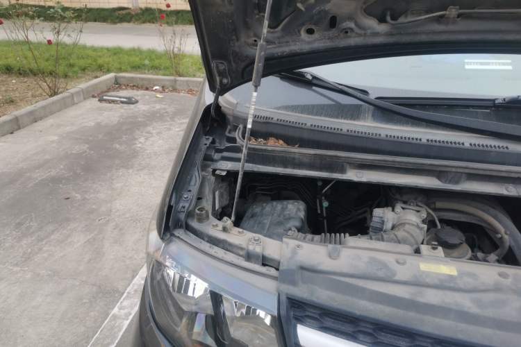 Used JAC Refine M3 2018 1.6L Express Edition 7-Seater Engine Bay Right