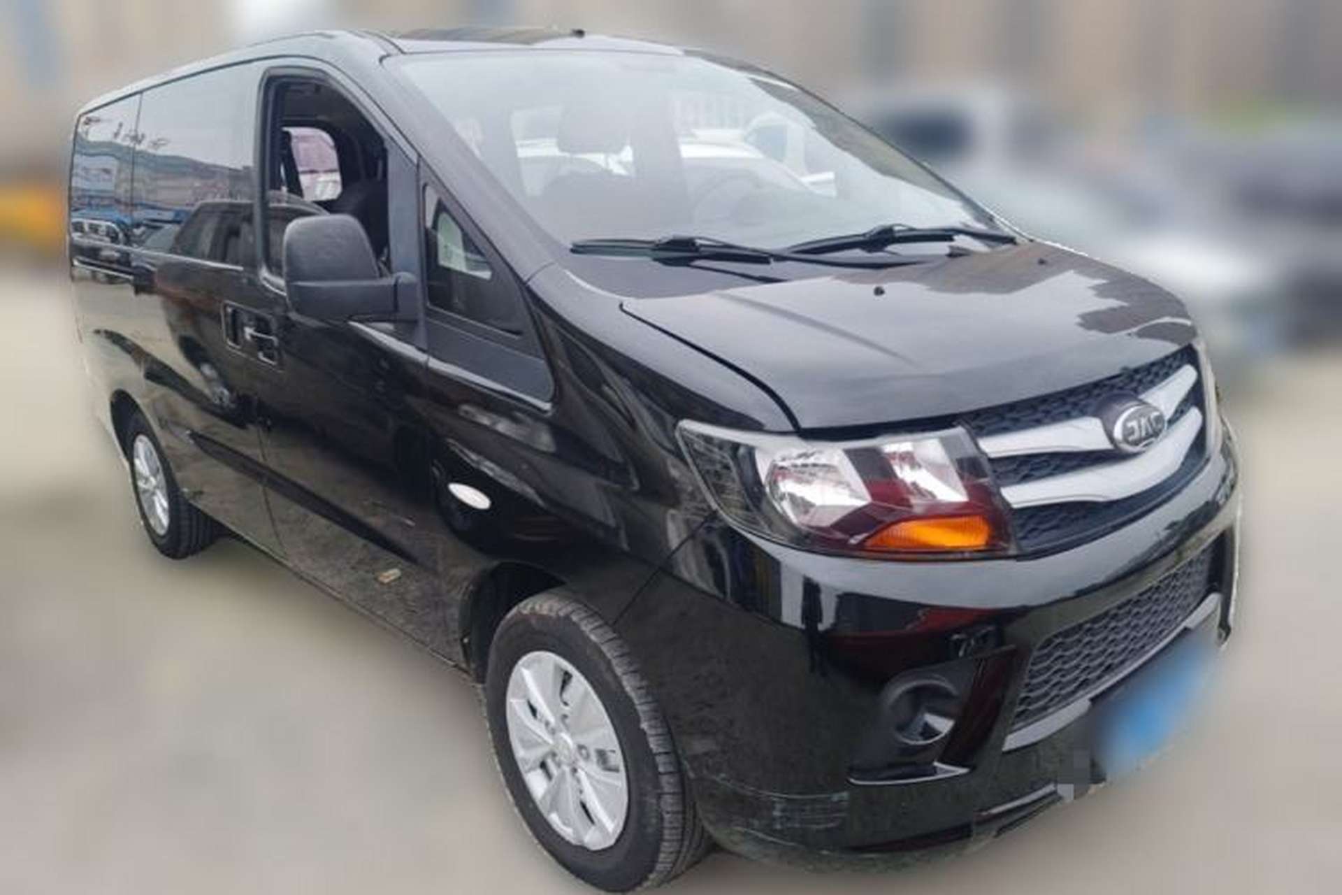 Used JAC Refine M3 2018 1.6L Express Edition 7-Seater Front Right 45 Deg