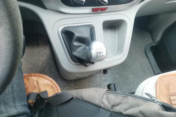 Used JAC Refine M3 2018 1.6L Express Edition 7-Seater Gear Lever
