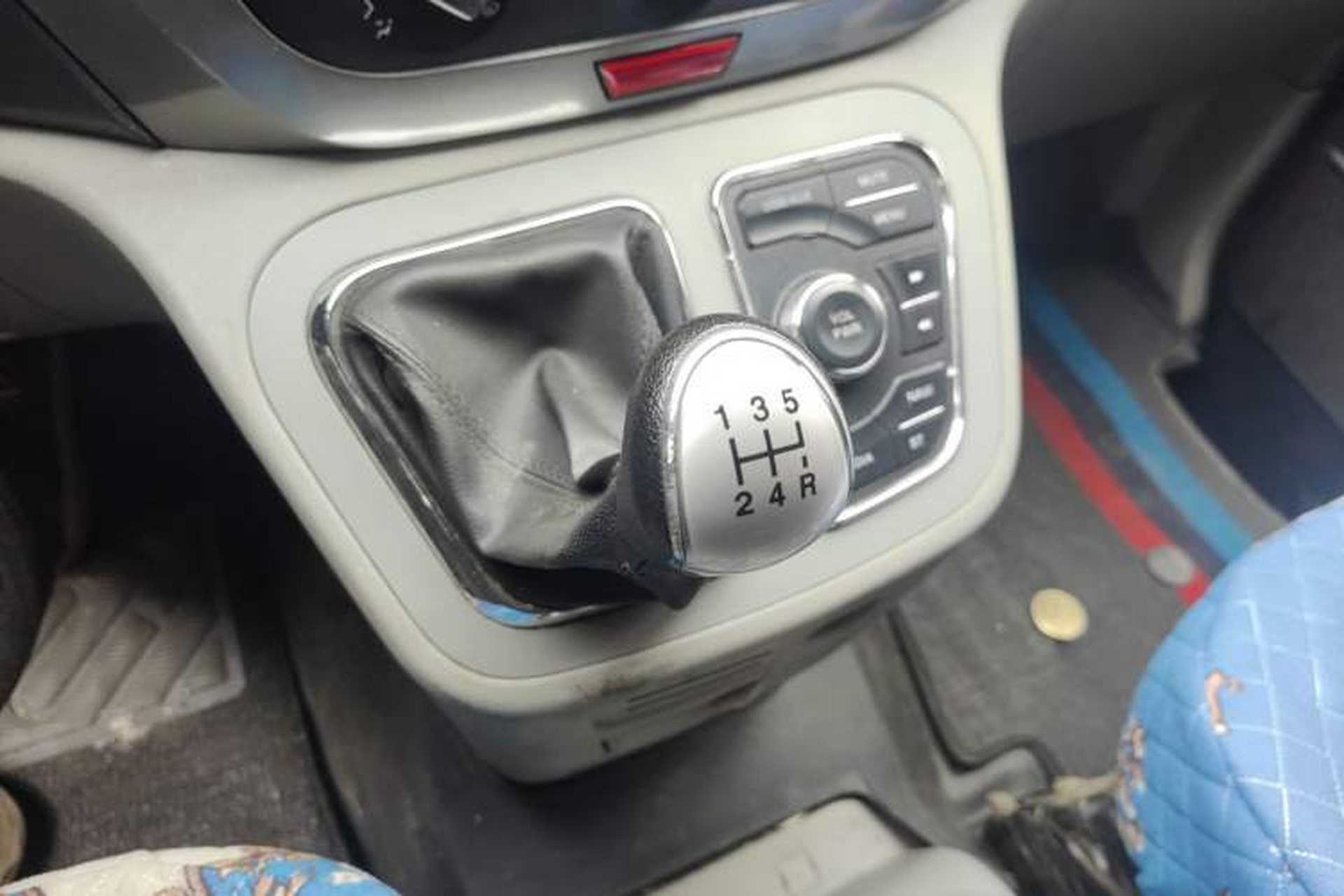 Used JAC Refine M3 2018 IKEA Edition 1.6L Luxury Smart Model Gear Lever