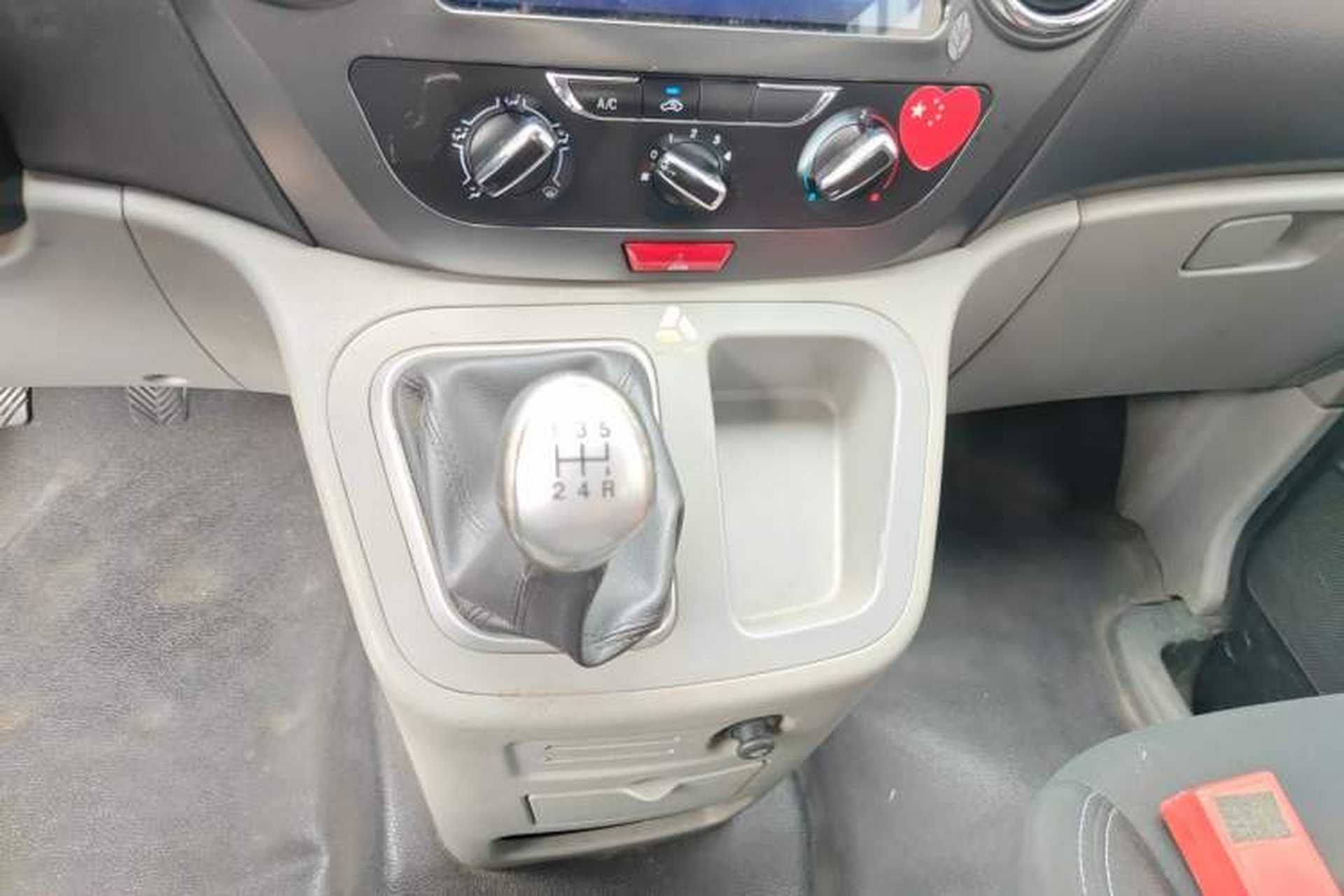 Used JAC Refine M3 2018 Creator Edition 1.6L Luxury Version Gear Lever