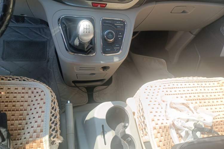 Used JAC Refine M3 2018 IKEA Edition 1.6L Luxury Smart Model Gear Lever