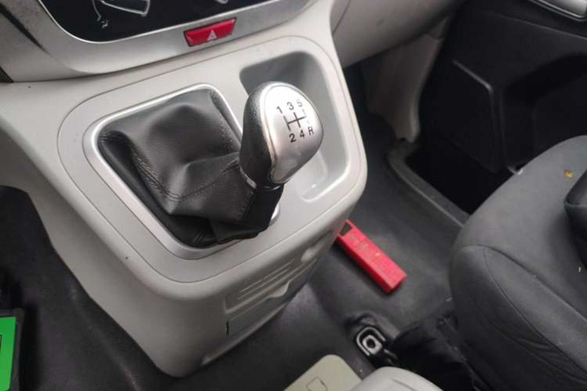 Used JAC Refine M3 2018 1.6L Express Edition 7-Seater Gear Lever