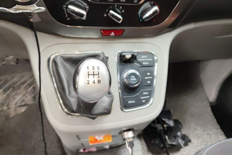 Used JAC Refine M3 2018 IKEA Edition 1.6L Luxury Smart Model Gear Lever