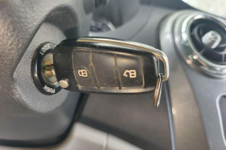 Used JAC Refine M3 2018 1.6L Express Edition 7-Seater Interior 1