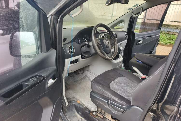 Used JAC Refine M3 2018 1.6L Express Edition 7-Seater Interior 3
