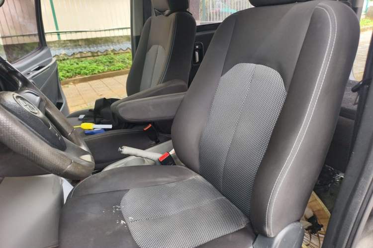 Used JAC Refine M3 2018 1.6L Express Edition 7-Seater Interior 4