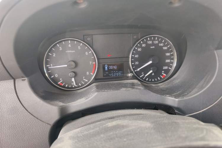 Used JAC Refine M3 2018 1.6L Express Edition 7-Seater Odometer Close Up
