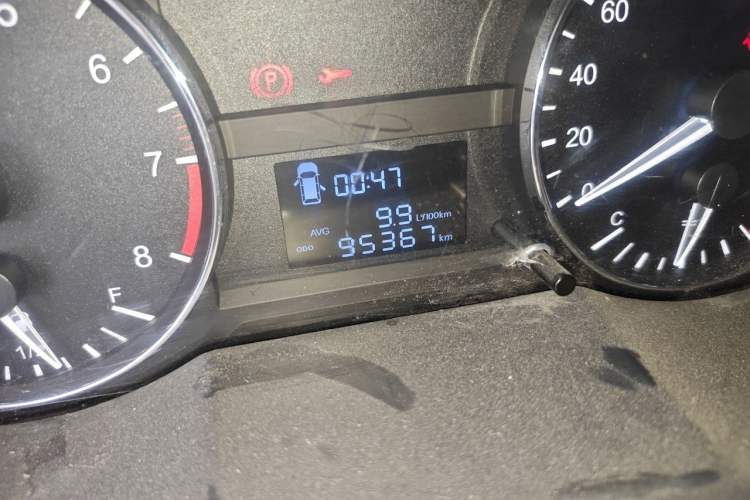 Used JAC Refine M3 2018 IKEA Edition 1.6L Luxury Model Odometer Close Up
