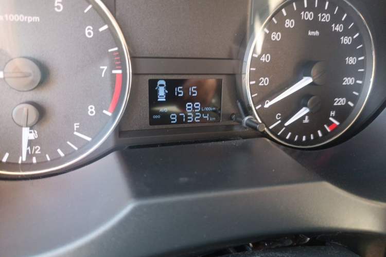 Used JAC Refine M3 2018 IKEA Edition 1.6L Luxury Smart Model Odometer Close Up
