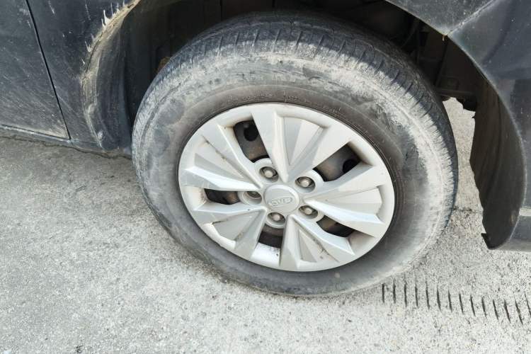 Used JAC Refine M3 2018 IKEA Edition 1.6L Luxury Model Right Front Wheel Hub