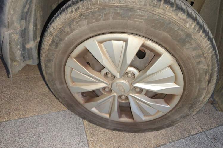 Used JAC Refine M3 2018 IKEA Edition 1.6L Luxury Model Right Front Wheel Hub