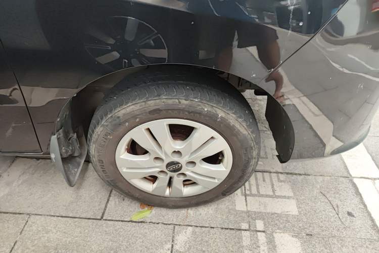 Used JAC Refine M3 2018 IKEA Edition 1.6L Luxury Smart Model Right Front Wheel Hub