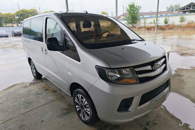 Used JAC Refine M3 2018 1.6L Express Edition 7-Seater Front Right 45 Deg