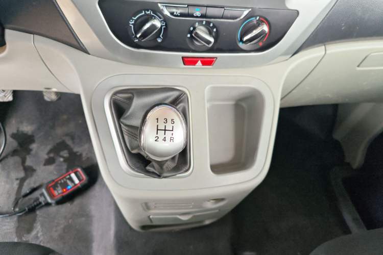 Used JAC Refine M3 2018 1.6L Express Edition 7-Seater Gear Lever