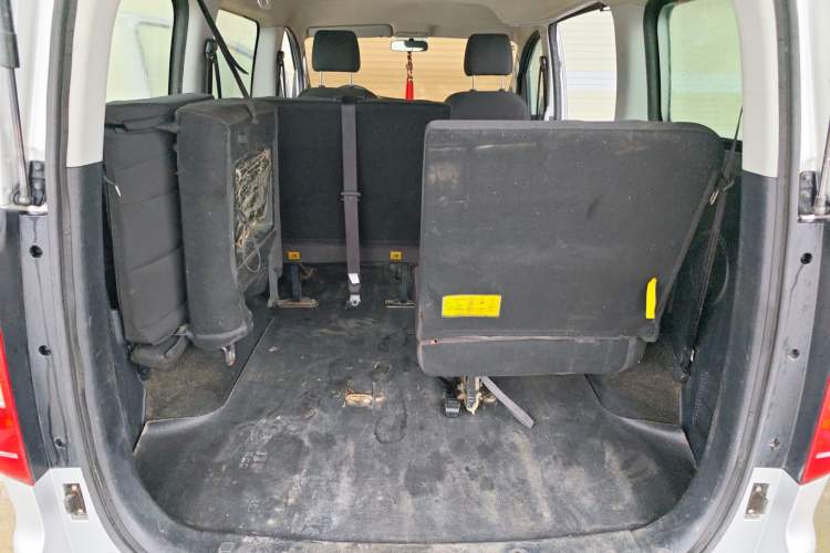Used JAC Refine M3 2018 1.6L Express Edition 7-Seater Trunk