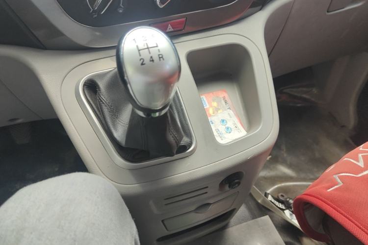 Used JAC Refine M3 2018 1.6L Express Edition 7-Seater Gear Lever