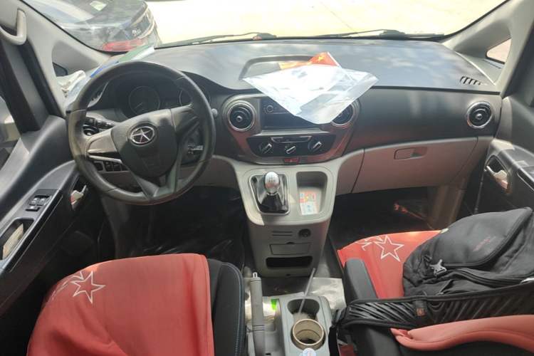 Used JAC Refine M3 2018 1.6L Express Edition 7-Seater Interior 2