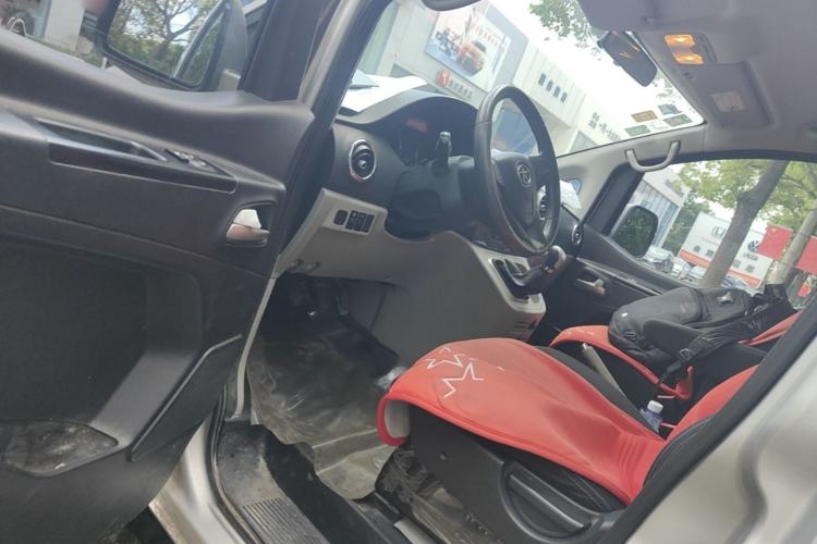 Used JAC Refine M3 2018 1.6L Express Edition 7-Seater Interior 3