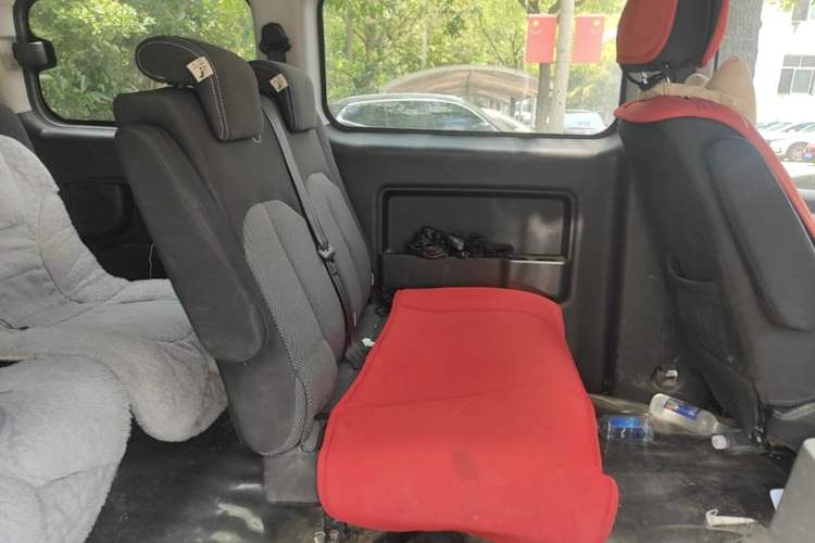 Used JAC Refine M3 2018 1.6L Express Edition 7-Seater Left Rear Seat