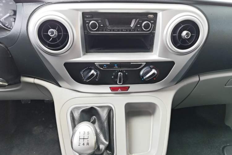 Used JAC Refine M3 2018 1.6L Express Edition 7-Seater Audio And AC Panel