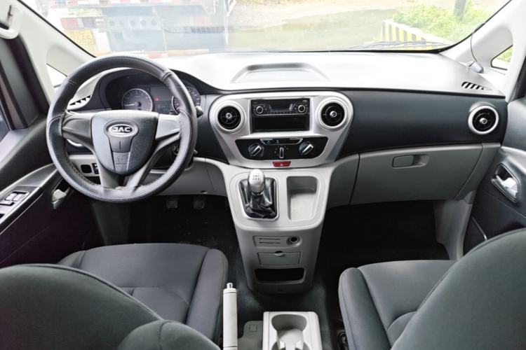 Used JAC Refine M3 2018 1.6L Express Edition 7-Seater Center Console