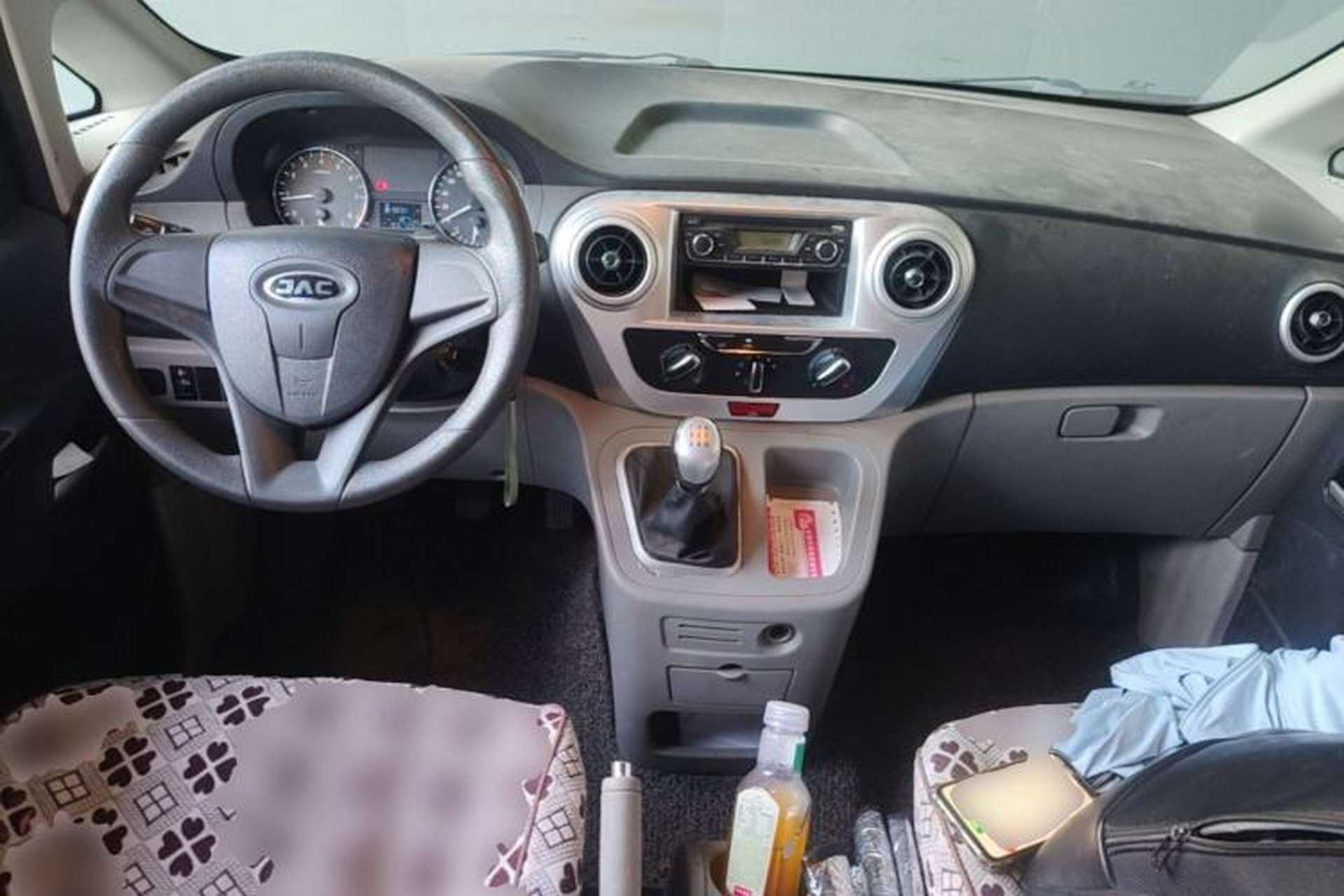 Used JAC Refine M3 2018 1.6L Express Edition 7-Seater Center Console