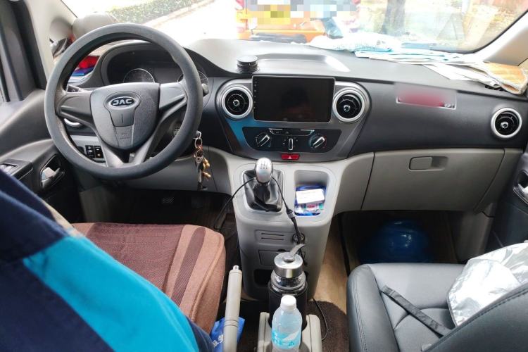 Used JAC Refine M3 2018 1.6L Express Edition 7-Seater Center Console
