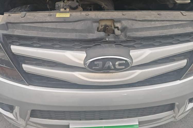 Used JAC Refine M3 2018 1.6L Express Edition 5-seater Engine Bay
